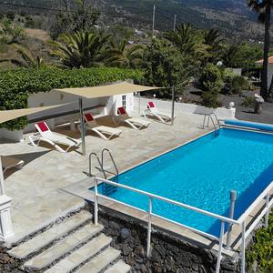 Pool und Terrasse der Finca Luna Baila, La Palma