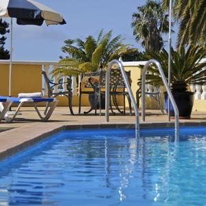 Pool und Terrasse der Finca La Primavera in Todoque auf der Westseite der Insel La Palma