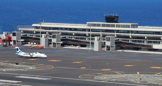 Blick auf das Vorfeld vom Flughafen SPC auf La Palma, Foto: Ralph Vanhofen
